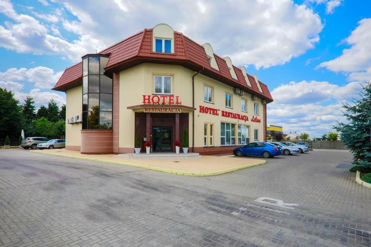 פשבורסק Hotel Restauracja Leliwa מראה חיצוני תמונה
